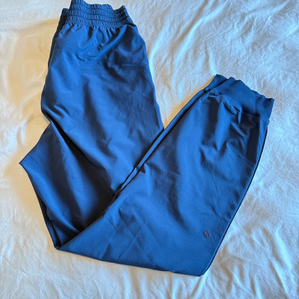 Lululemon Light Weight Jogger True Navy Size 8 Side Pockets